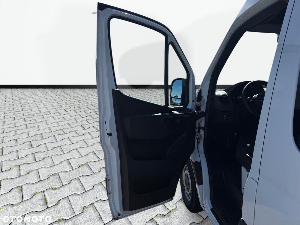Mercedes-Benz Sprinter - 11