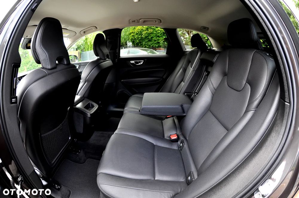 Volvo XC 60 B4 D Geartronic Momentum Pro - 18