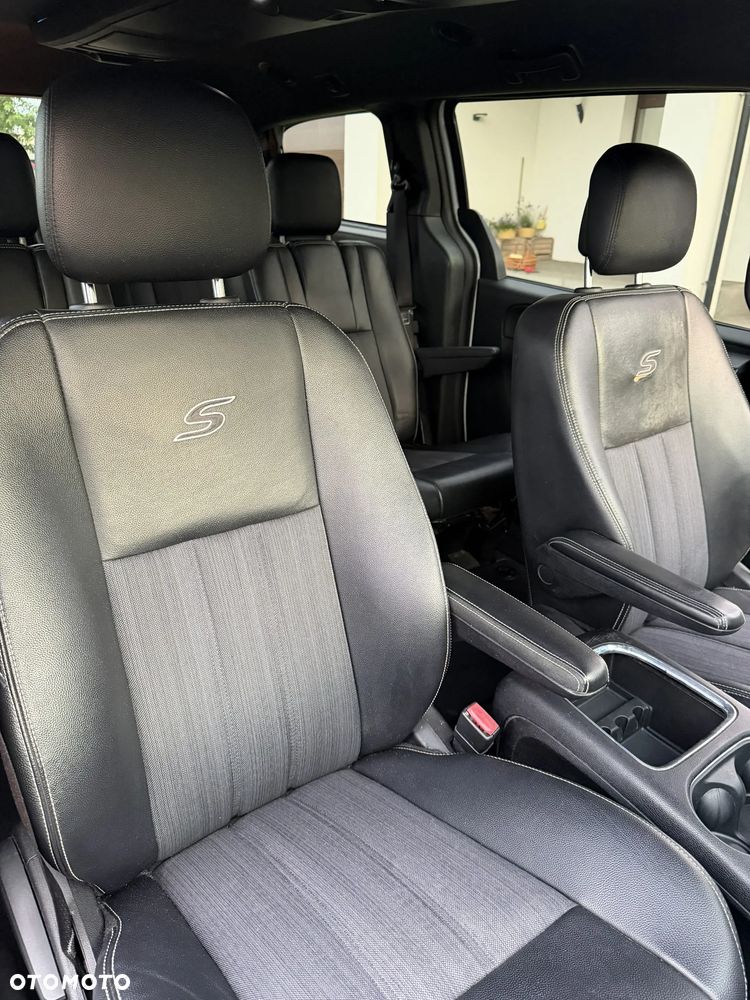 Chrysler Town & Country 3.6 Limited - 22