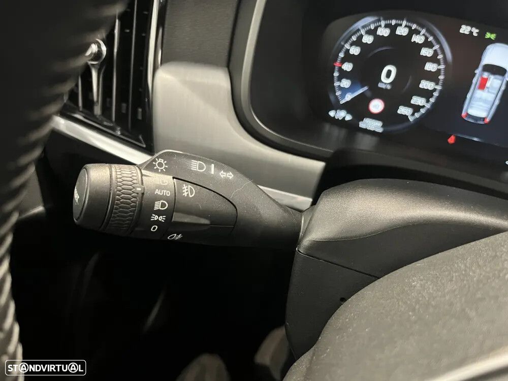 Volvo V90 2.0 D5 Momentum AWD Geartronic - 31