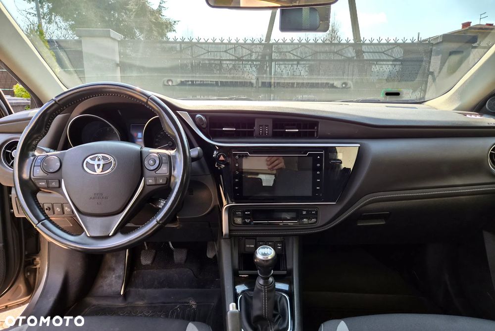 Toyota Auris 1.6 Premium - 8