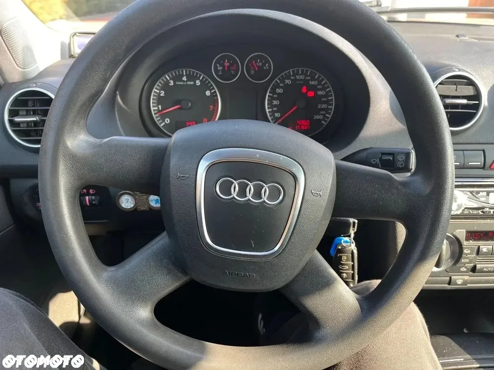 Audi A3 1.6 Ambiente - 8