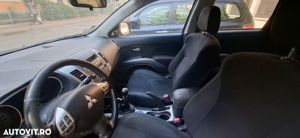Mitsubishi Outlander 2.2 DI-D Instyle - 2