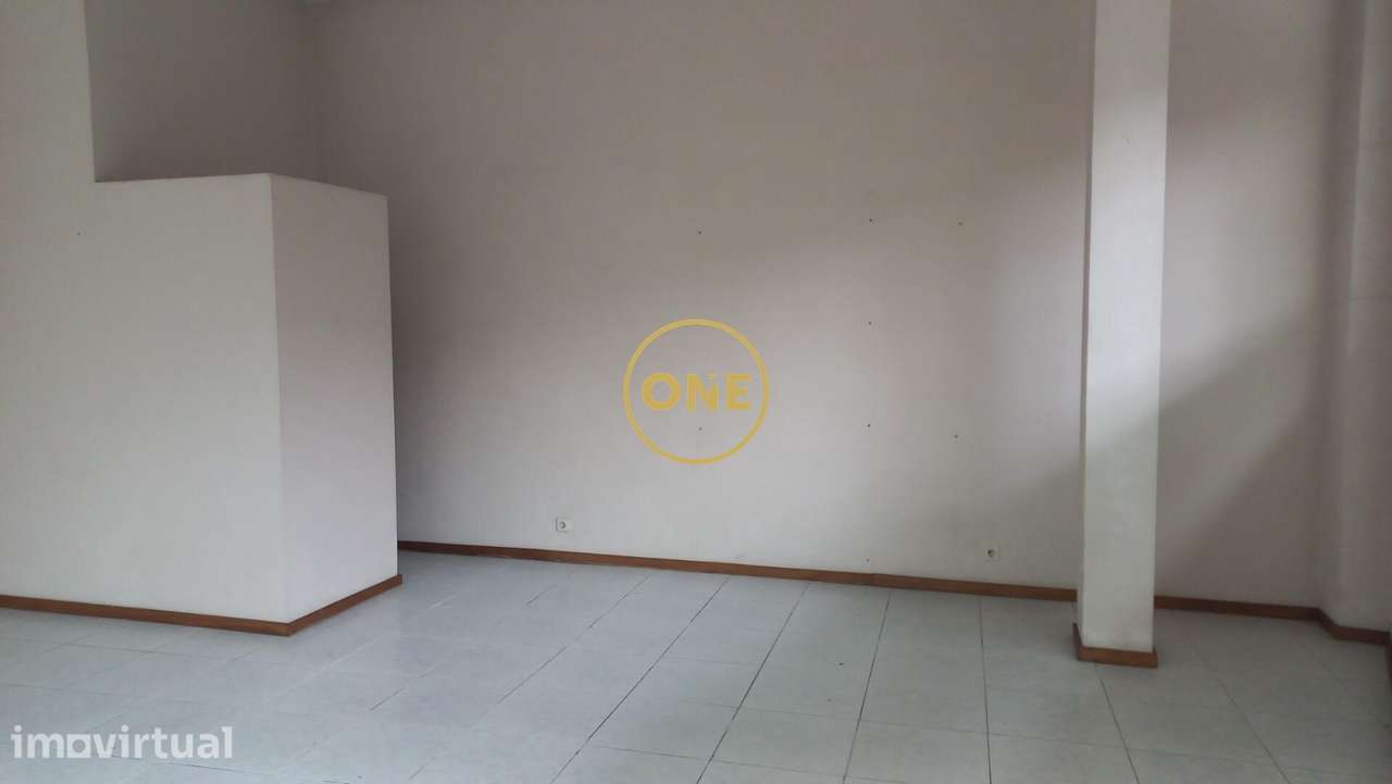Loja para arrendamento, com 47m2, Wc próprio, boa montra - Grande imagem: 3/10