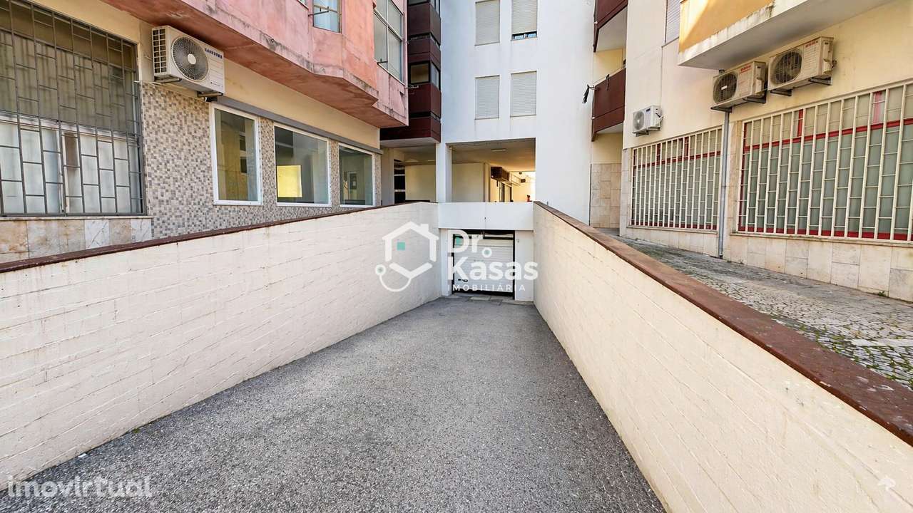 Lugar de Estacionamento Central no Barreiro - Grande imagem: 5/18