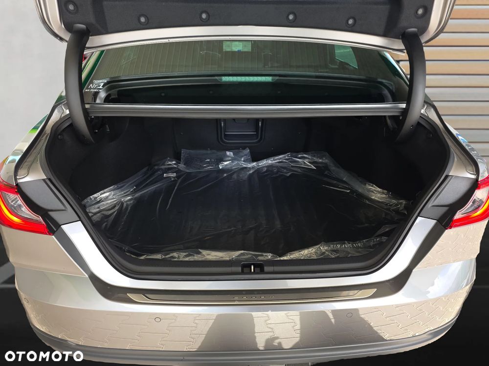 Toyota Camry 2.5 Hybrid Executive CVT - 13