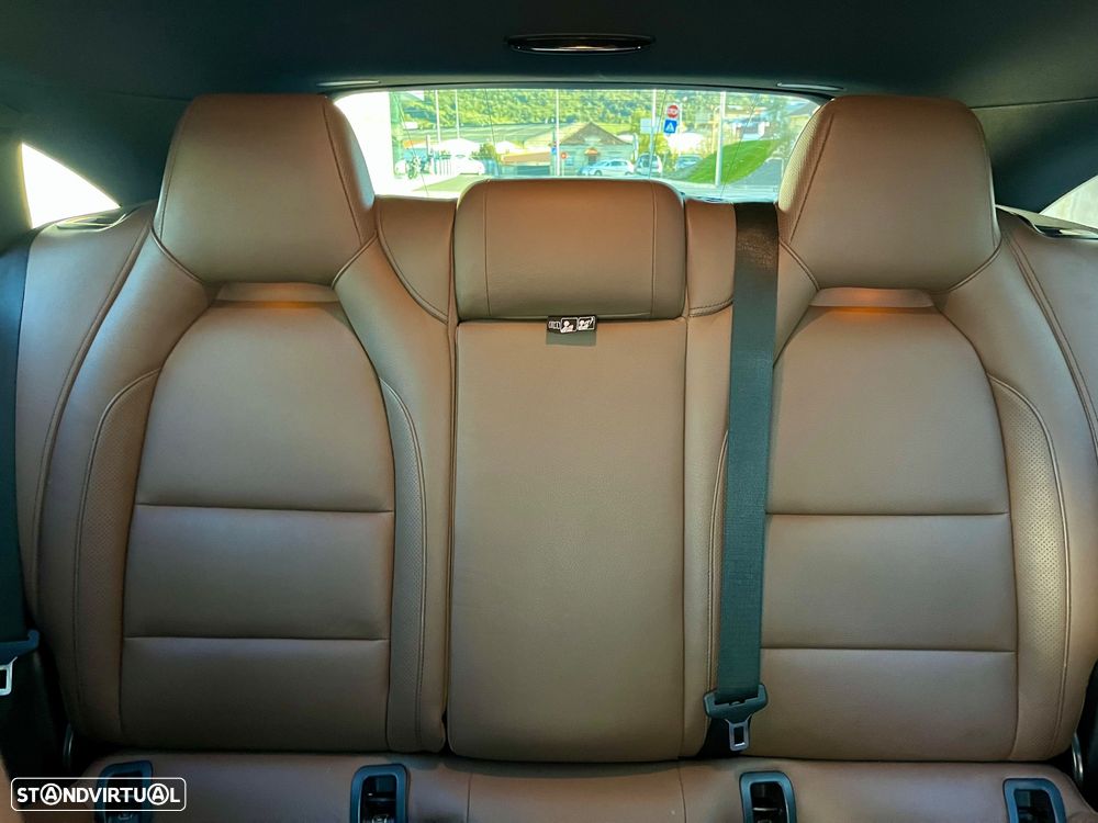 Mercedes-Benz CLA 45 AMG 4Matic 7G-DCT Orange Art Edition - 48