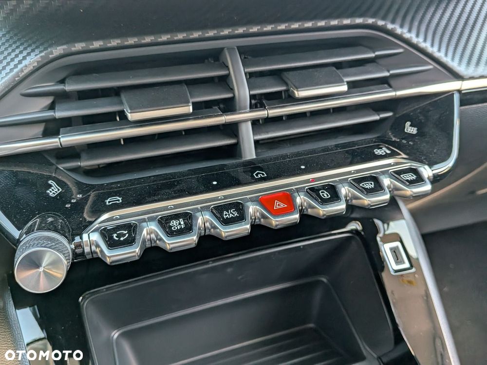 Peugeot 208 - 12