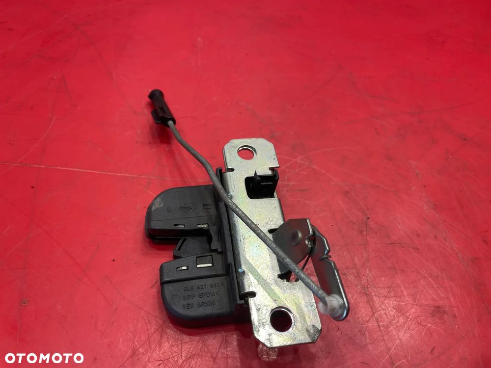 ZAMEK KLAPY TYŁ TYLNEJ 6L6827505A SEAT LEON 1 - 2