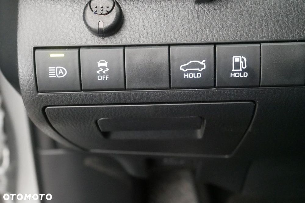 Toyota Camry 2.5 Hybrid Comfort CVT - 26