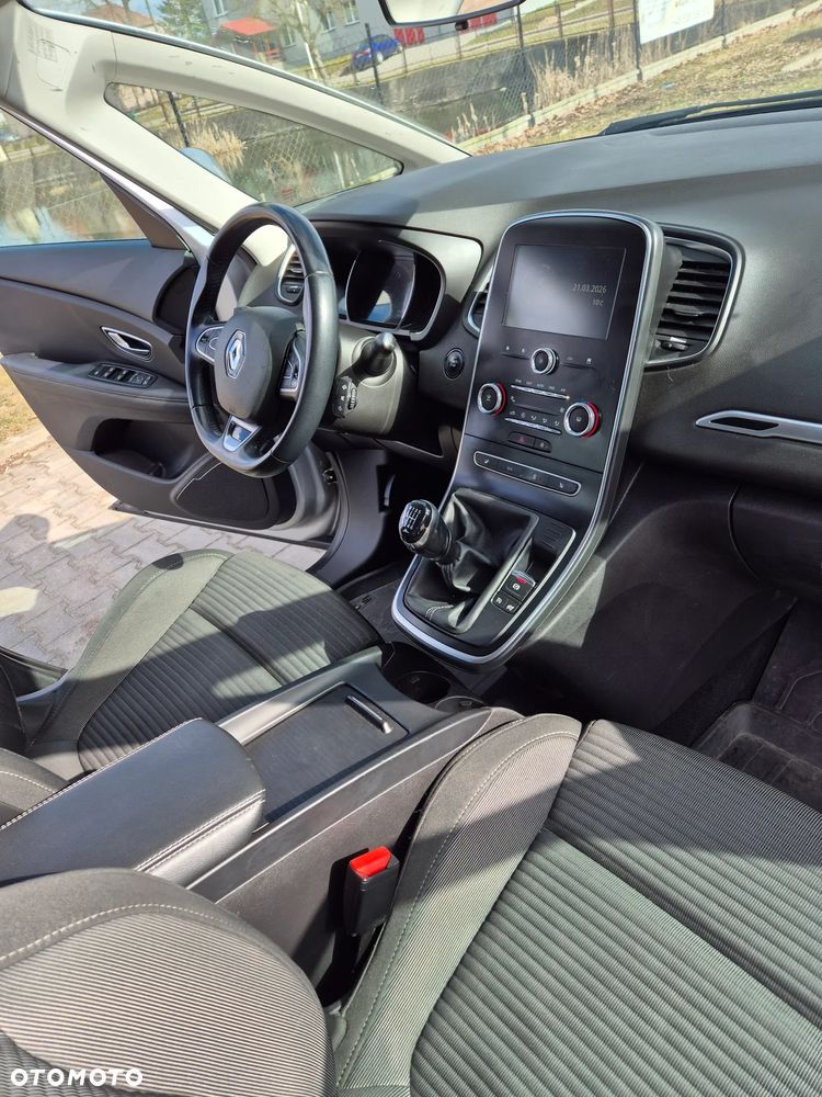 Renault Grand Scenic - 10