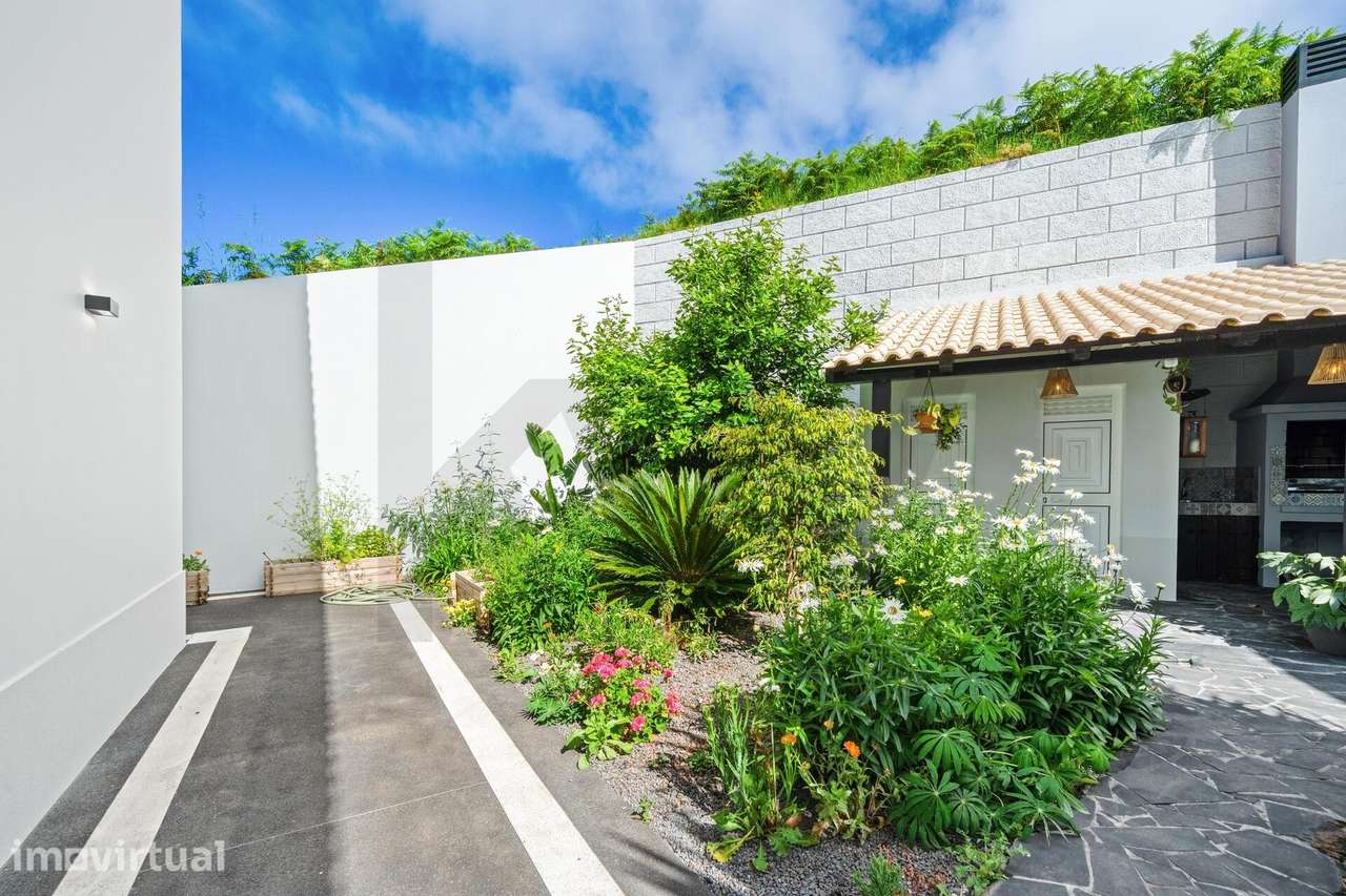 Moradia T3 com Piscina, Jardim e Vista Desafogada nos Canhas - Grande imagem: 5/52
