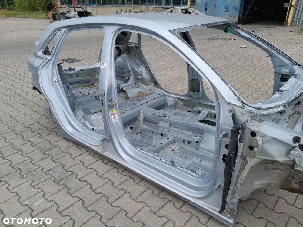 AUDI A3 8Y 5D SPORTBACK PRÓG SŁUPEK PRAWY DŁUGI  LZ7G - 4