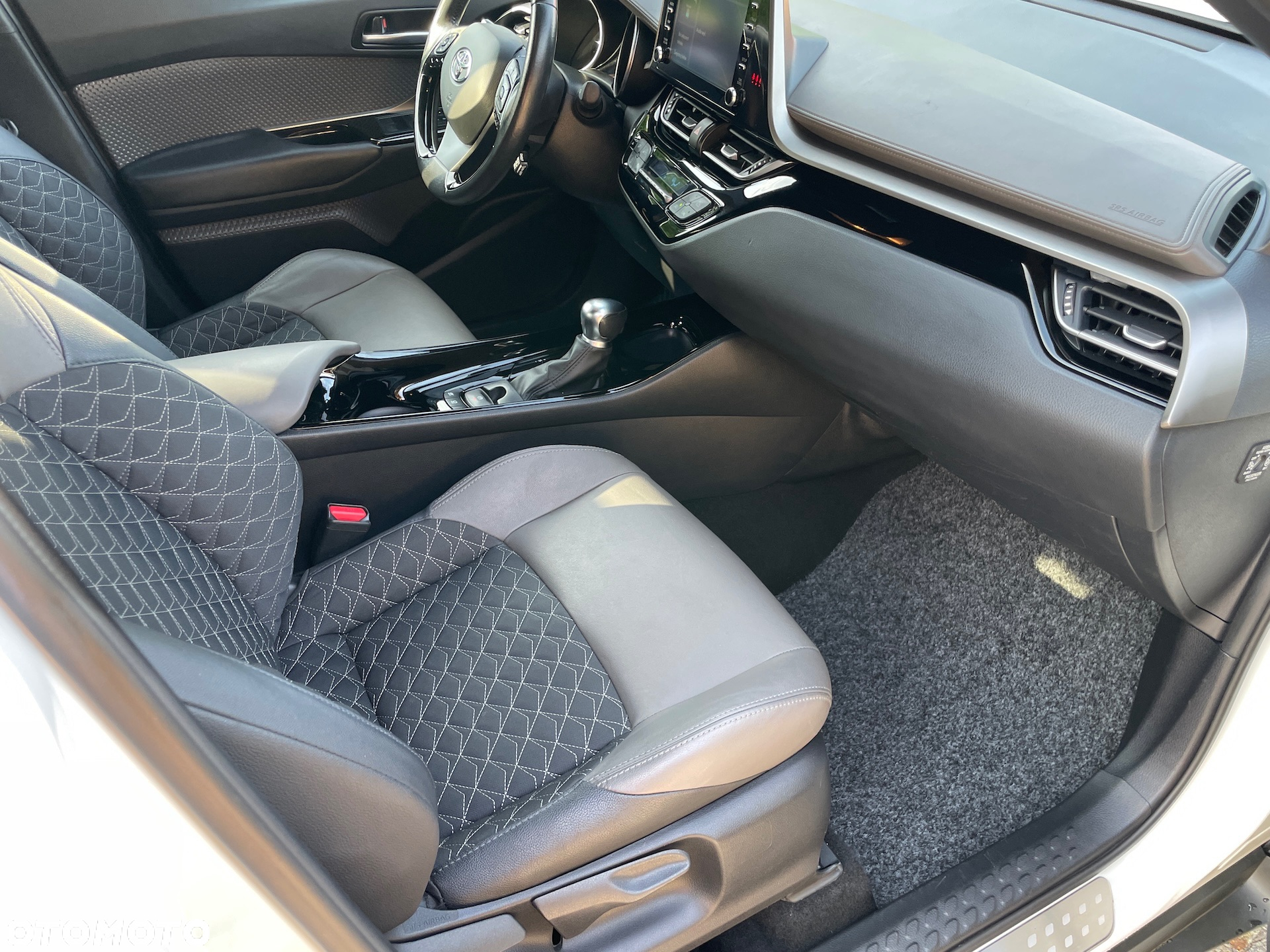 Toyota C-HR 2.0 Hybrid GR Sport - 12