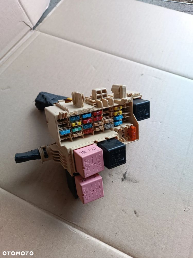 SKRZYNKA BEZPIECZNIKÓW RENAULT KANGOO II 1.5 DCI 8200574970C - 1