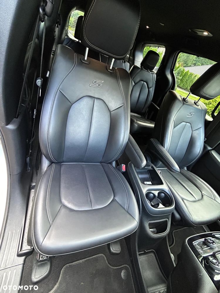 Chrysler Pacifica - 24