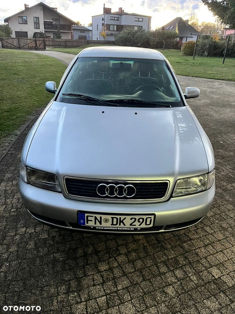 Audi A4 Limousine - 1