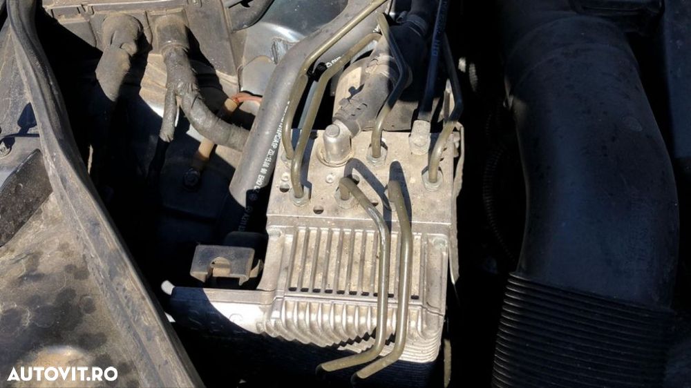 Piese mercedes CLS w219 500 motor  V8 Benzina 306 cp  2005 far bixenon adaptiv faruri aripa fata oglinda usa luneta geam kit airbag airbaguri volan interior pompa Frână abs  SBC radiator trager tragar calandru dezmembrari dezmembrez perne amortizor compresor aer airmatic w211 - 13