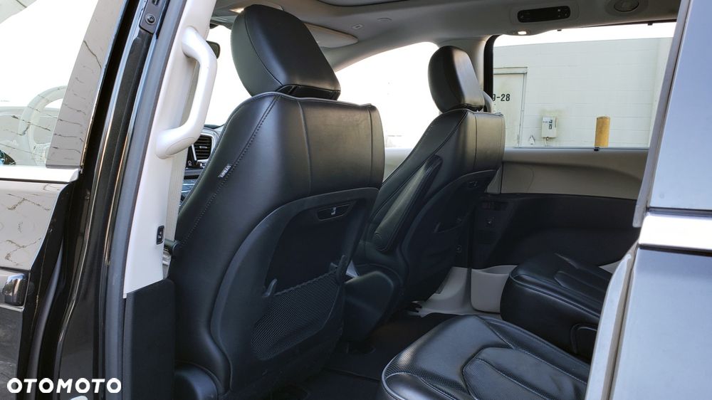 Chrysler Pacifica - 23