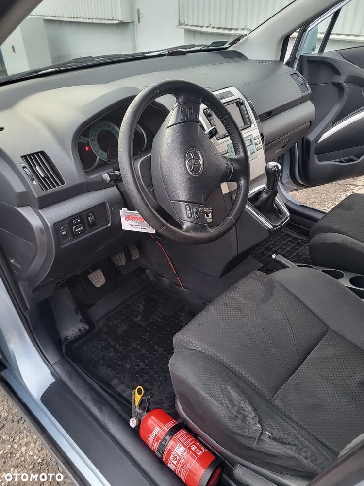 Toyota Corolla Verso 2.0 D-4D - 5