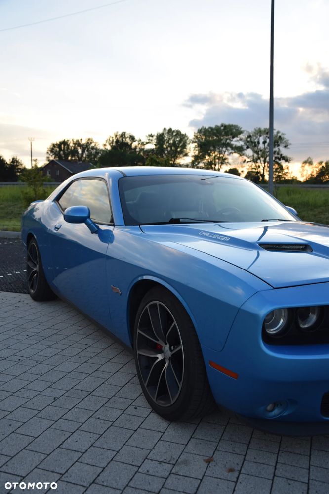 Dodge Challenger - 7