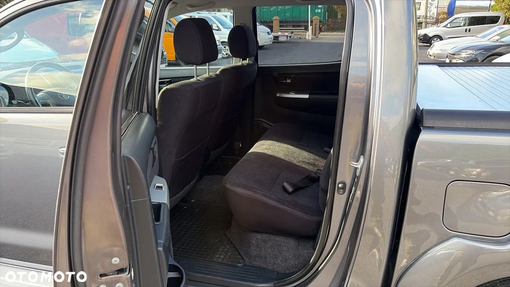 Toyota Hilux 4x4 Double Cab Life - 20