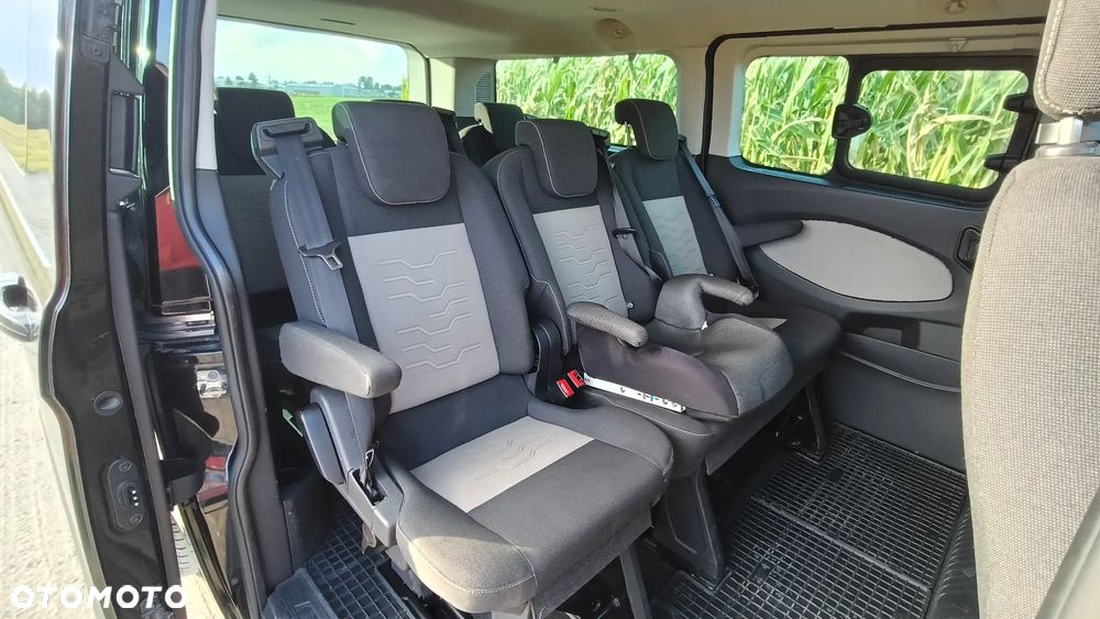 Ford Tourneo Custom - 17
