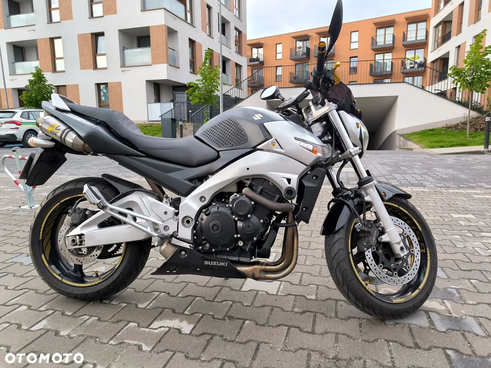 Suzuki GSR - 9