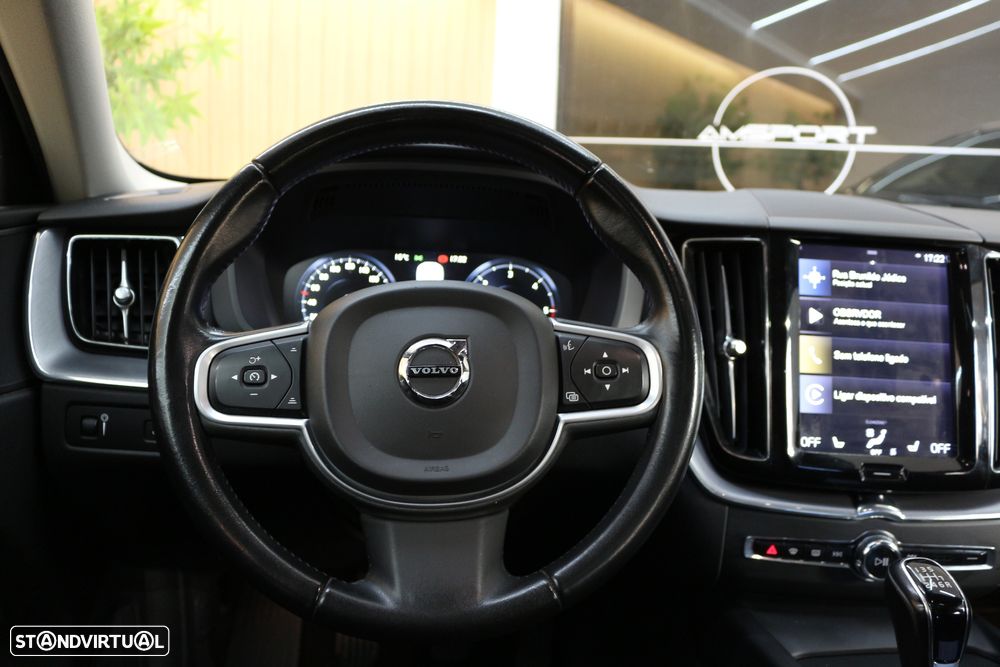 Volvo XC 40 2.0 D3 Momentum Plus - 45