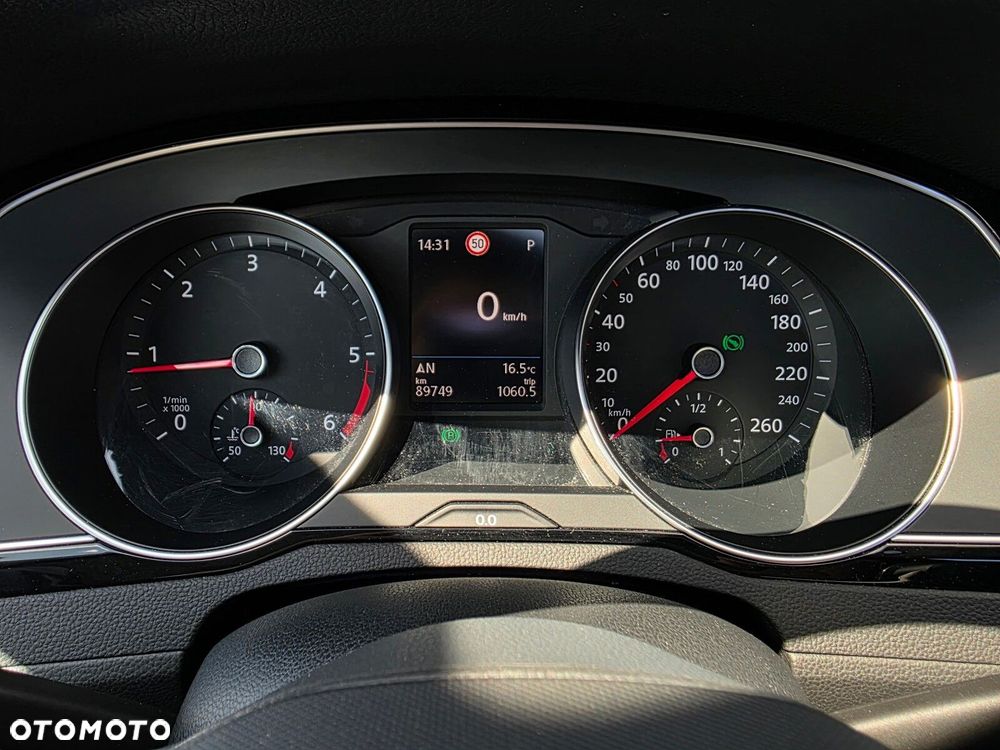 Volkswagen Passat - 14