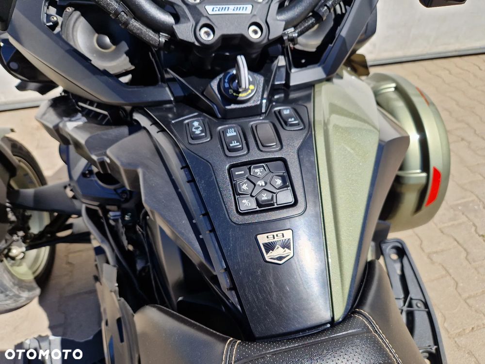 Can-Am Spyder - 25