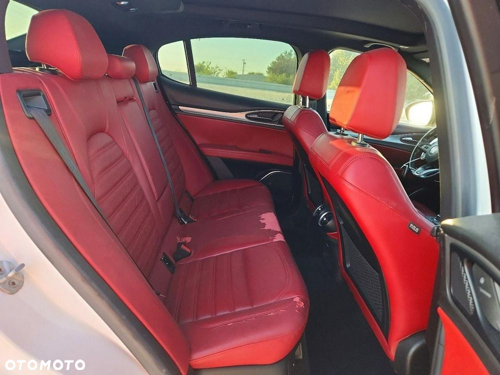 Alfa Romeo Stelvio 2.0 Turbo TI Q4 - 10