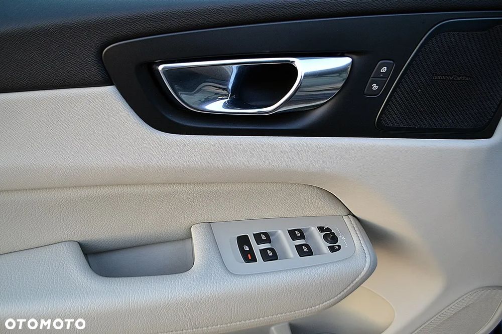 Volvo XC 60 B4 D Momentum - 12