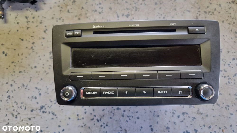 SKODA OCTAVIA II LIFT RADIO FABRYCZNE SWING 1Z0035161G - 1