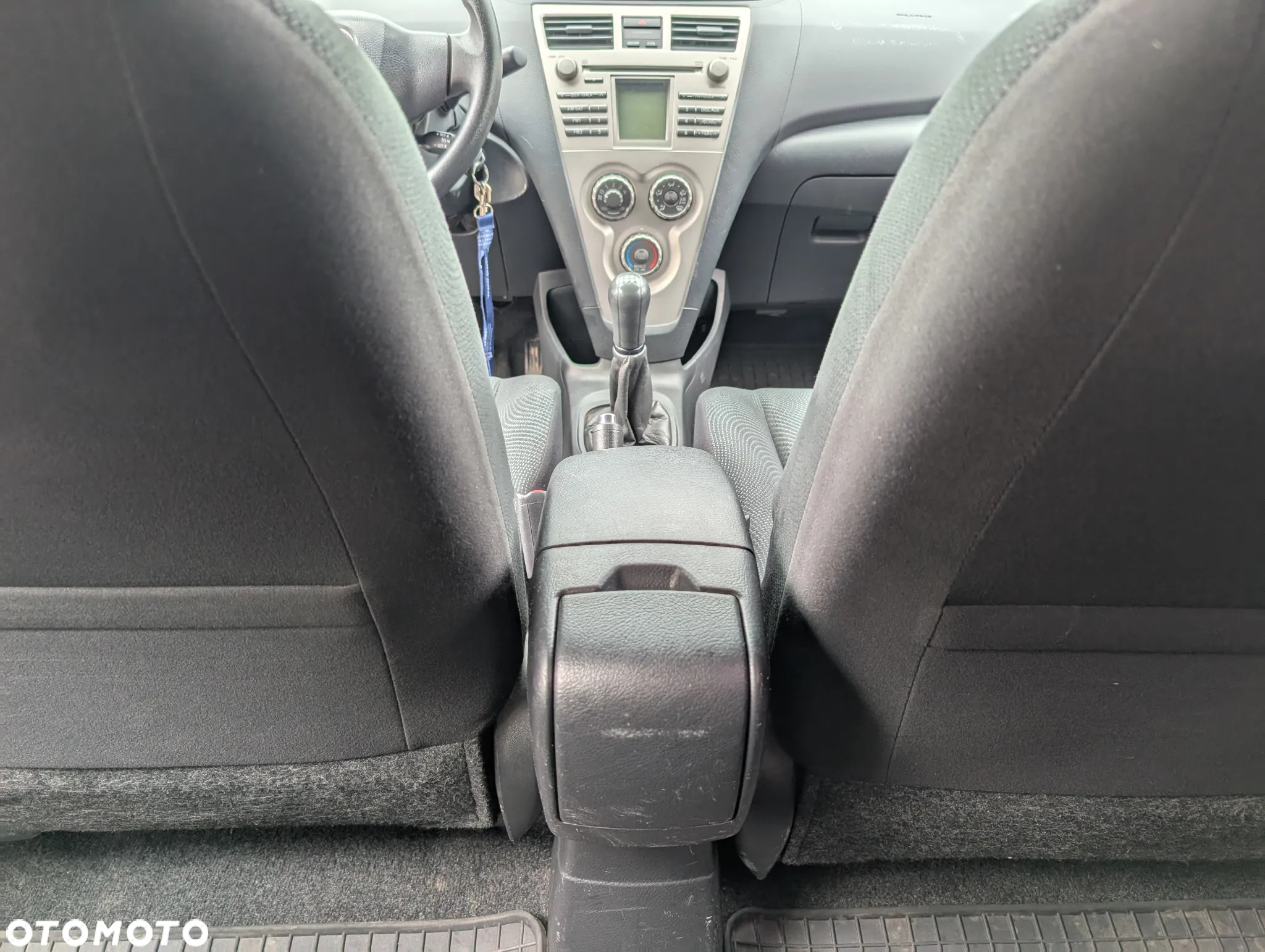 Toyota Yaris 1.5 - 13