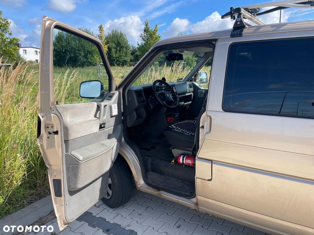 Volkswagen Caravelle - 9