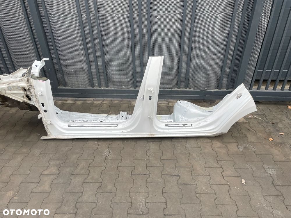 Skoda Superb III próg słupek lewy długi - 1