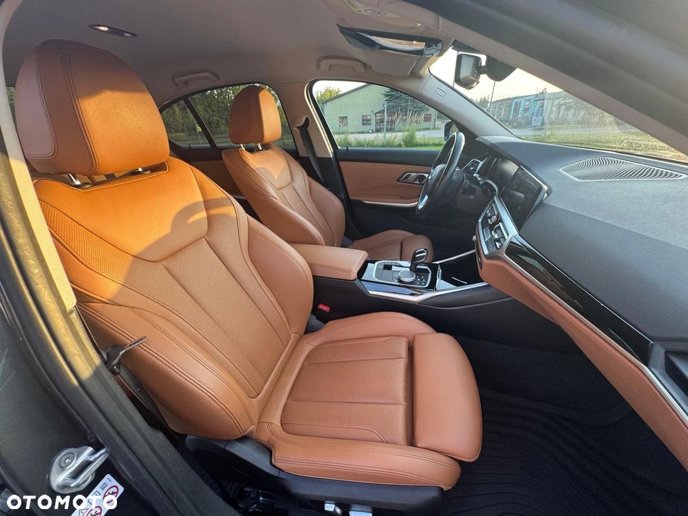 BMW Seria 3 330e Sport Line - 18