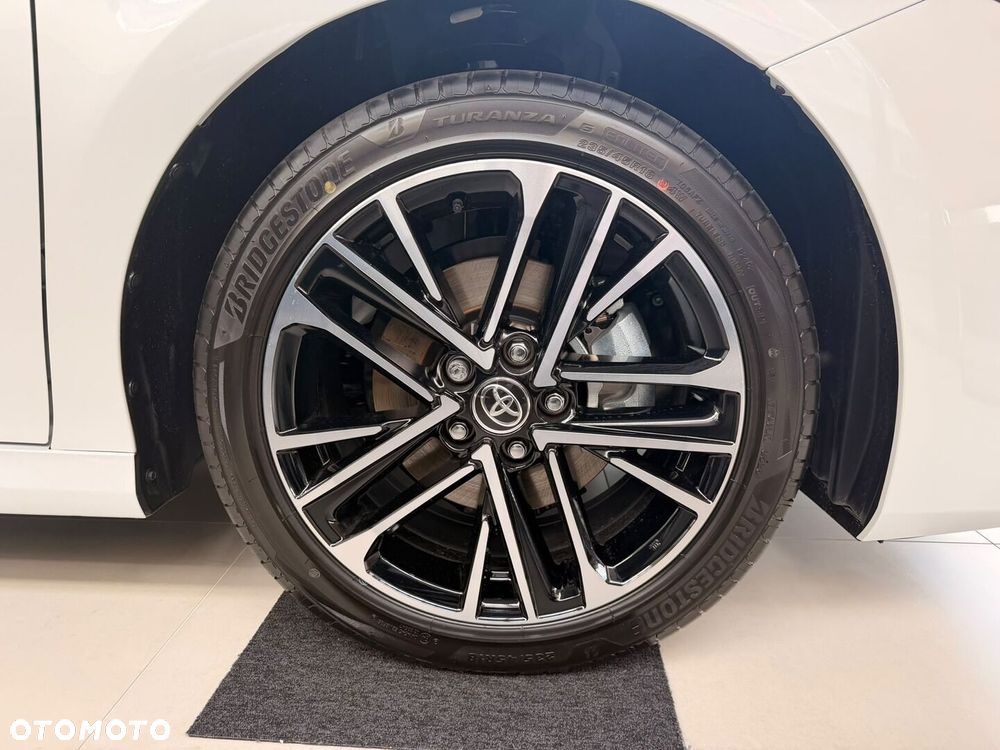 Toyota Camry - 18