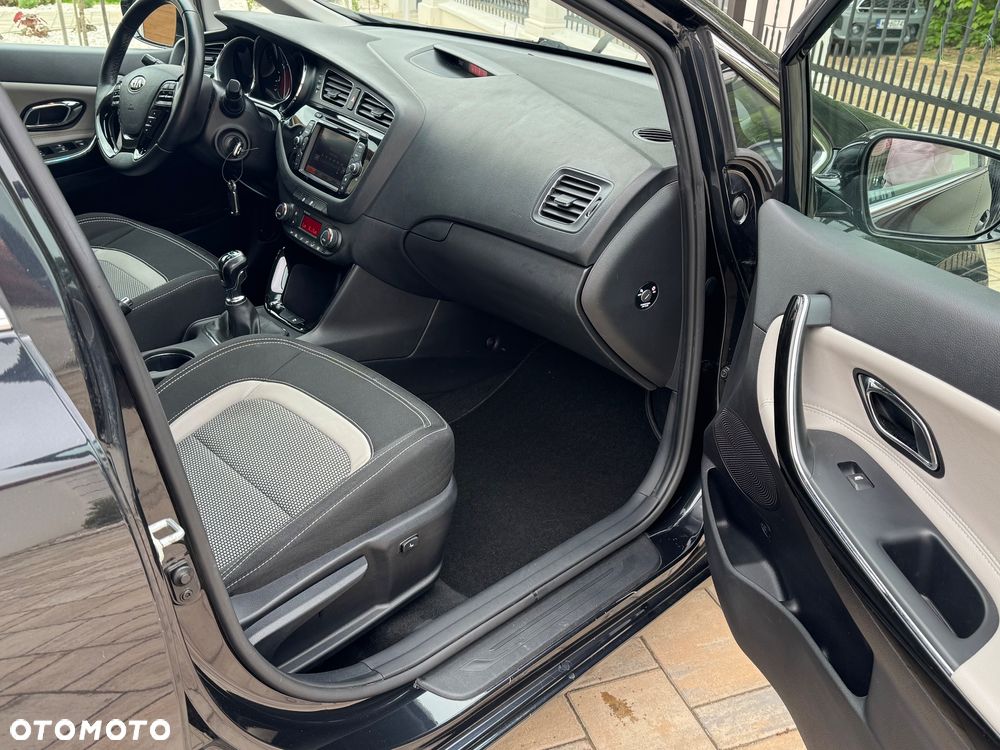 Kia Ceed 1.6 GDI Fifa World Cup Edition - 17