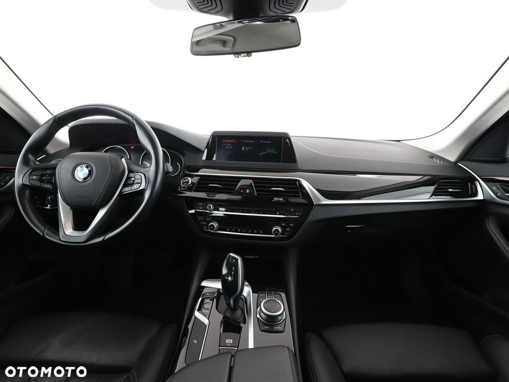 BMW Seria 5 520d Sport Line - 16