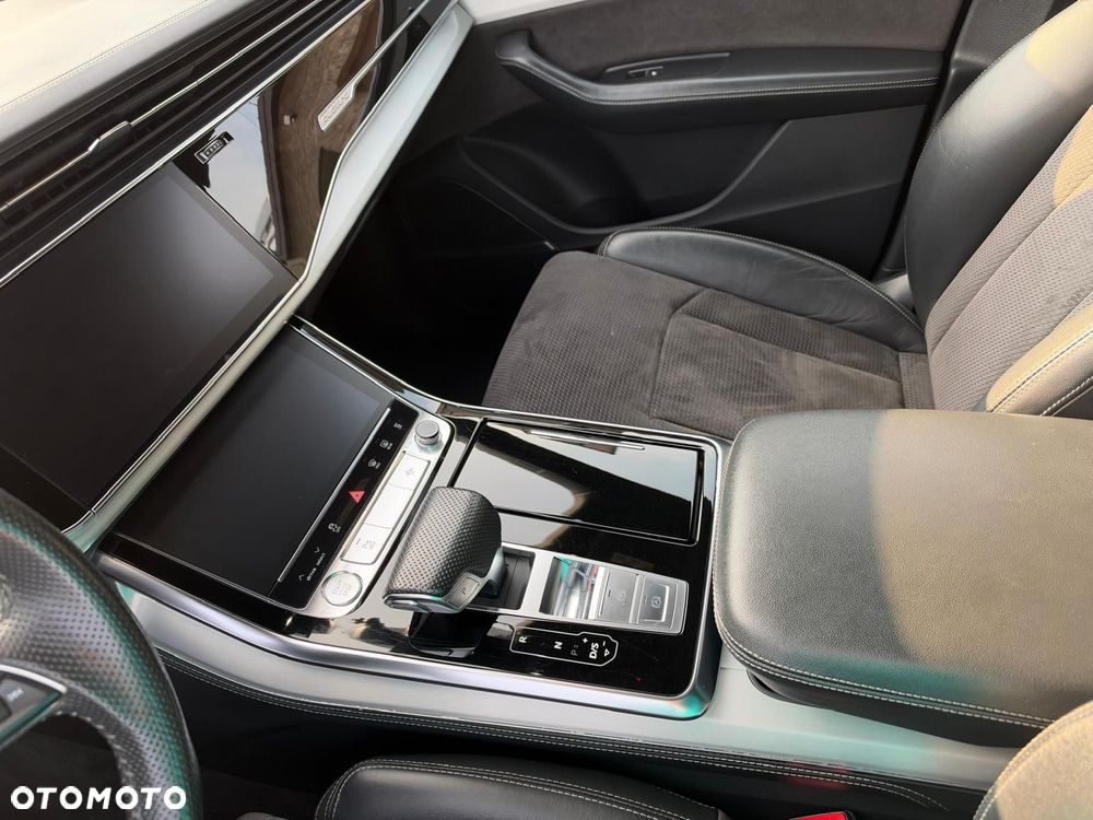 Audi Q8 - 8