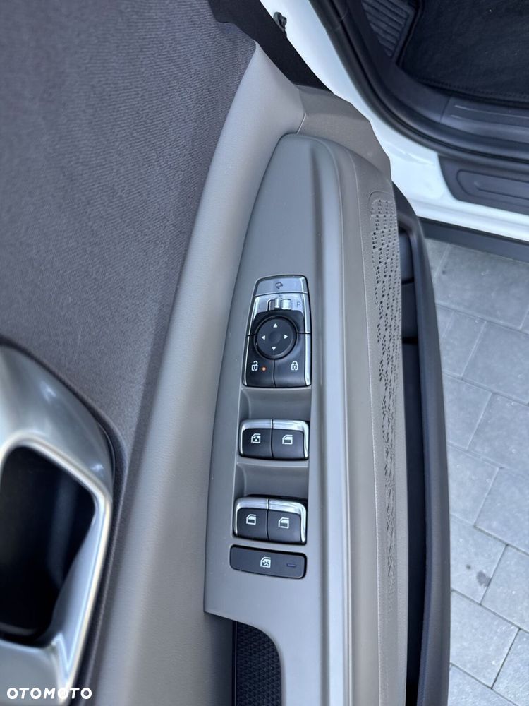 Kia Carnival - 16