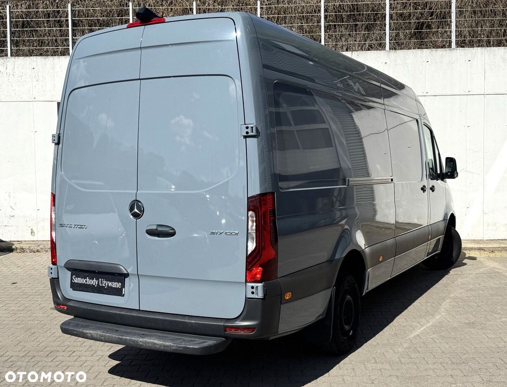 Mercedes-Benz Sprinter - 11