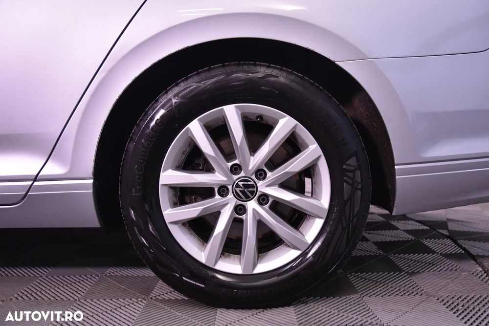 Volkswagen Passat - 13