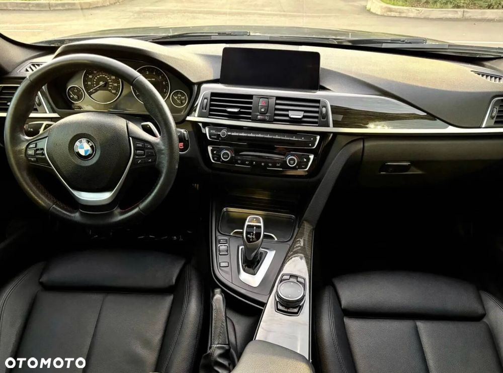BMW Seria 3 330i xDrive - 13