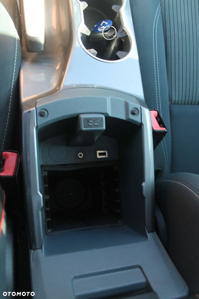 Ford Grand C-MAX - 25