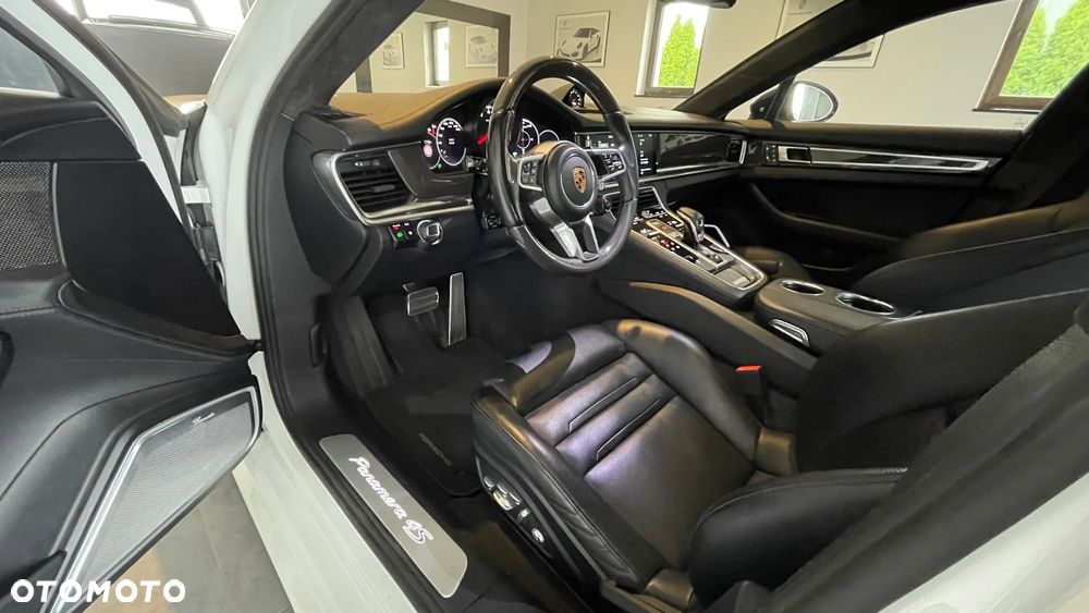 Porsche Panamera 4S Executive - 16