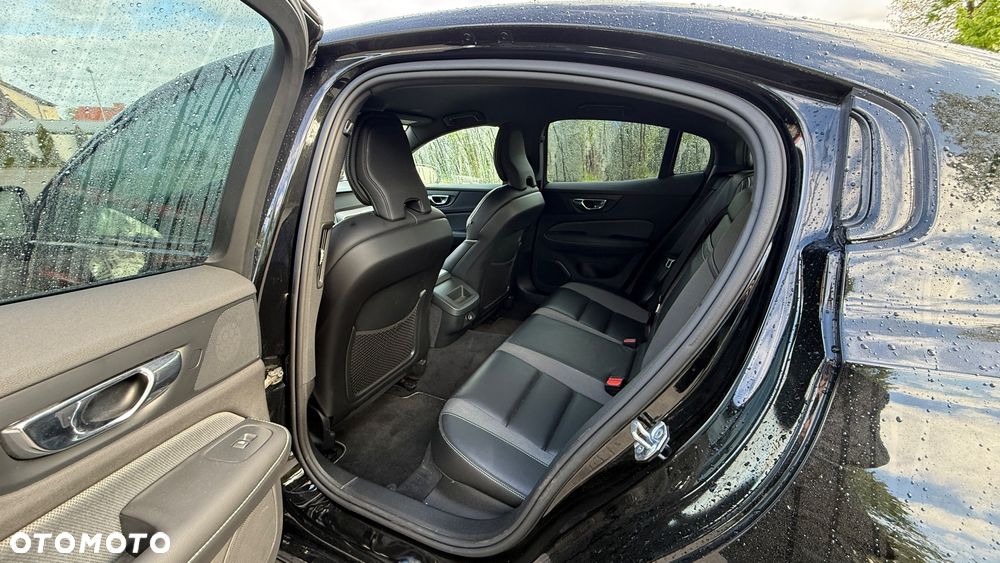 Volvo S60 T4 R-Design - 11