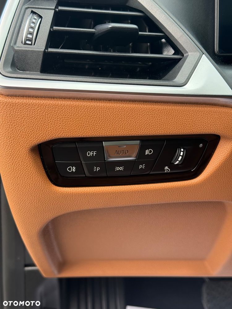 BMW Seria 3 318d Touring M Sport - 30